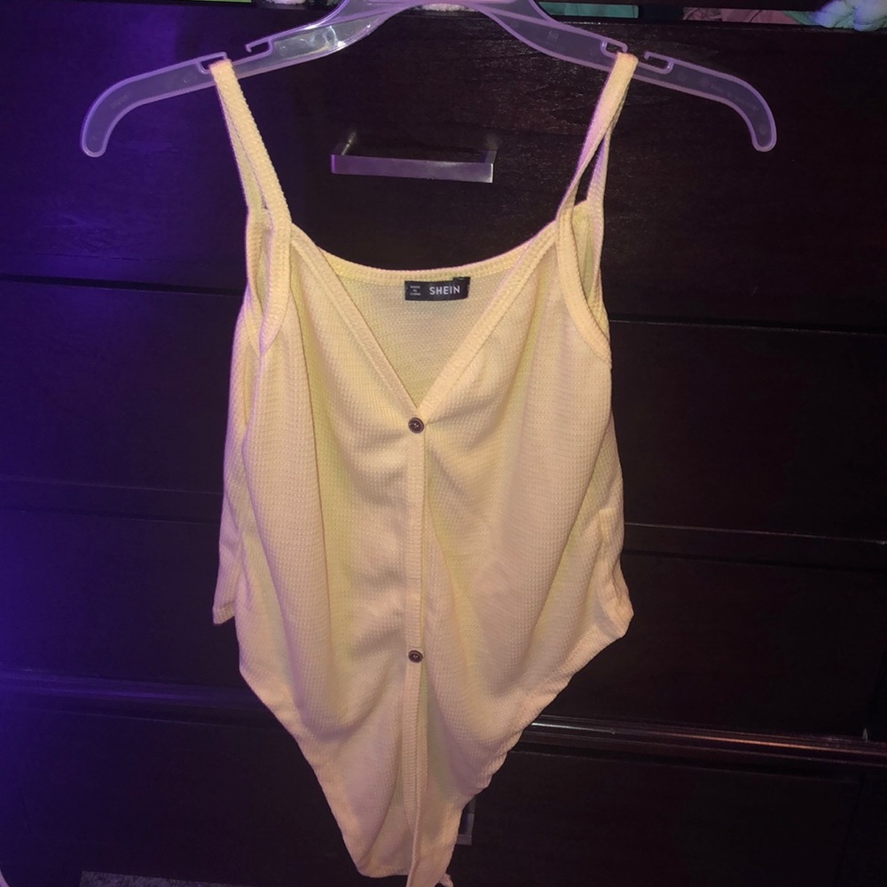 Cute yellow top